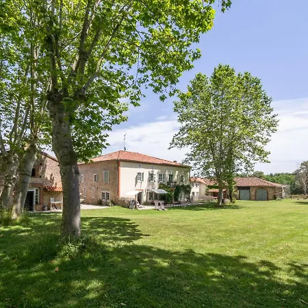 Villa Beautiful With Swimming Pool In